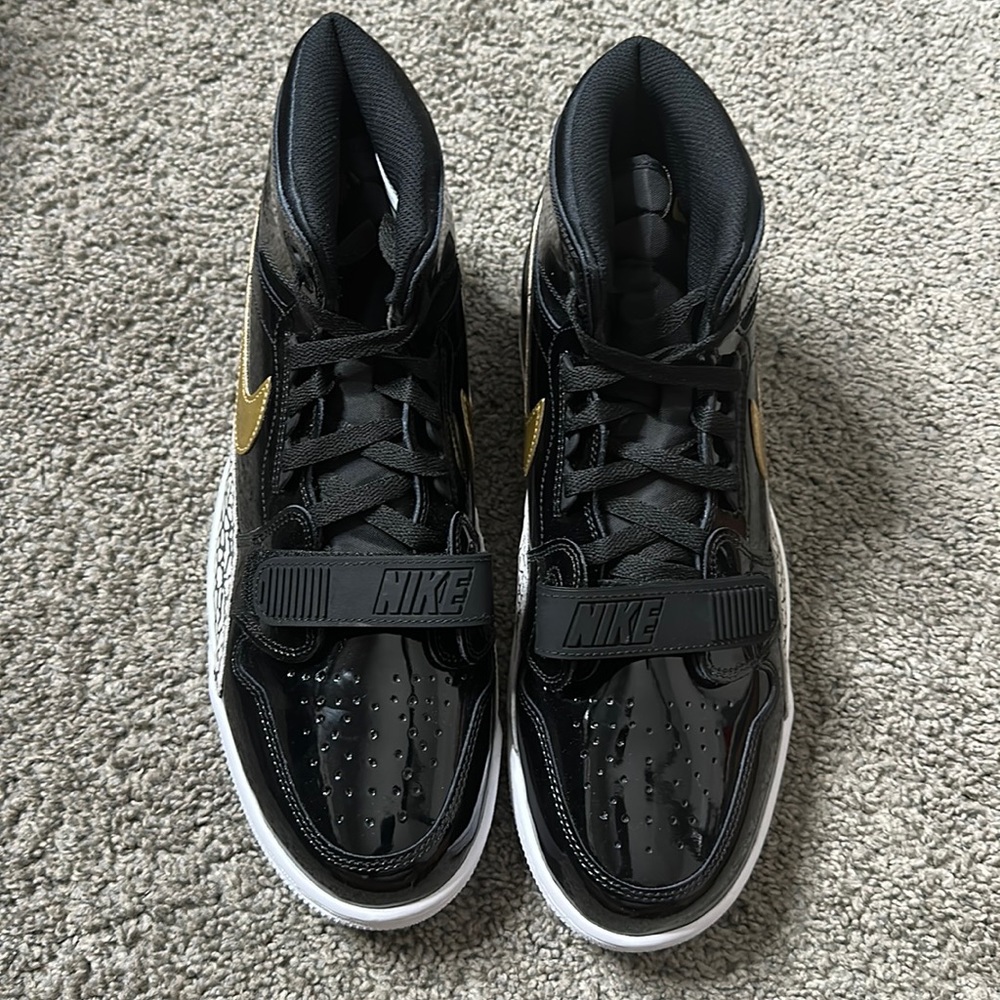 **BRAND NEW** Air Jordan Legacy 312 Black Gold Patent